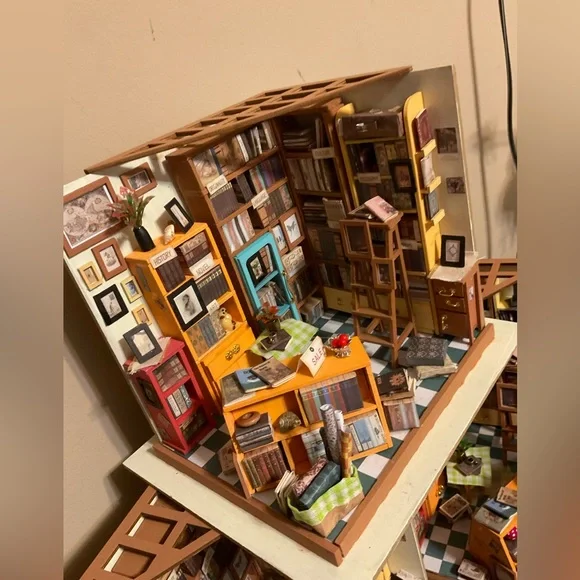 Hand built Miniature Model Book Store! - Picture 4 of 12